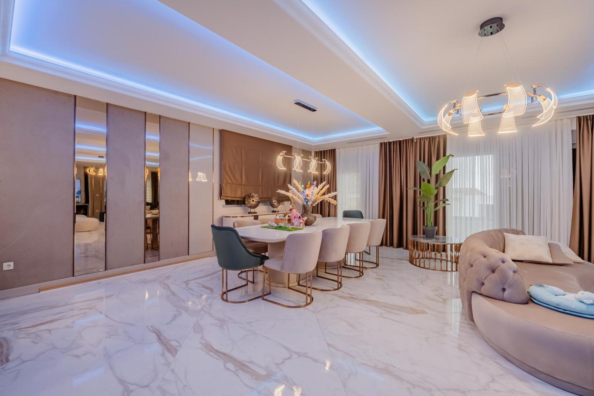 Rafailovici Lux